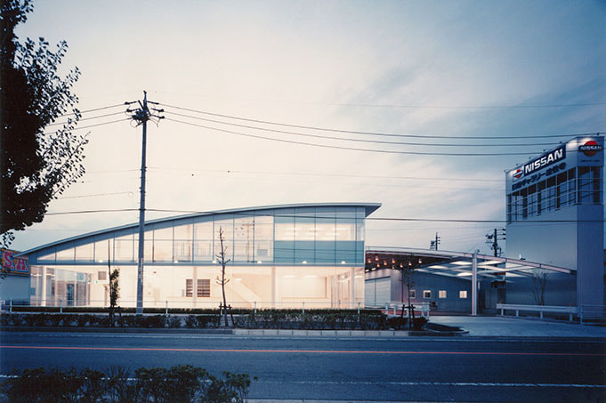 日産ショールーム法性寺